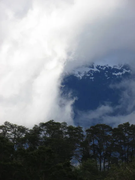 Σύννεφα Δάση Και Βουνά Παταγονία Carretera Austral Χιλή — Φωτογραφία Αρχείου