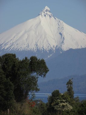 Volkan Punteagudo ve lago Rupanco, Şili 