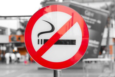 Açık yerde yok Sigara İçilmez işareti