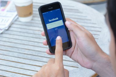 Fackbook uygulama iphone üzerinde