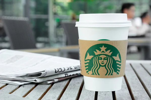 Starbucks take away coffee cup on the table — Stock Photo, Image