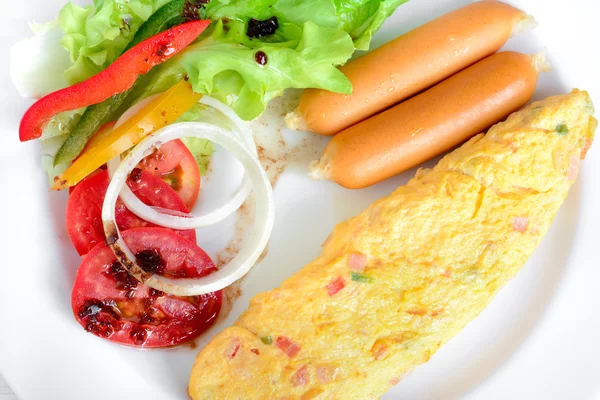 Desayuno en plato blanco —  Fotos de Stock