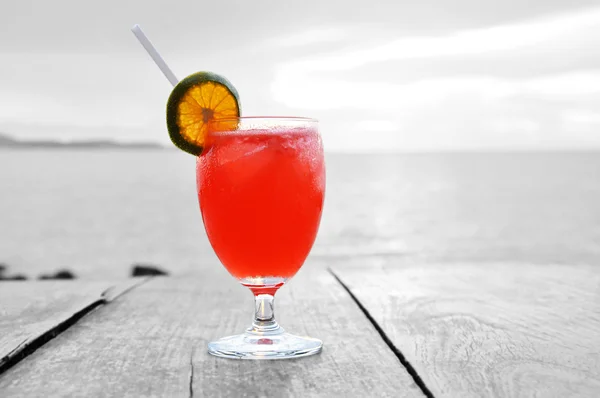 Cocktail drink with orange slice as a garnish — Stock Photo, Image
