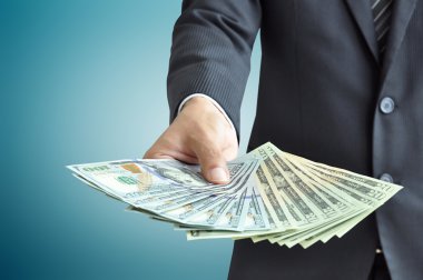 Para - ABD Doları (Usd) faturaları tutan el