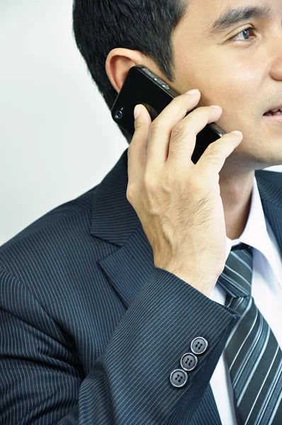 Asian businessman talking on cell phone — Stock Photo, Image