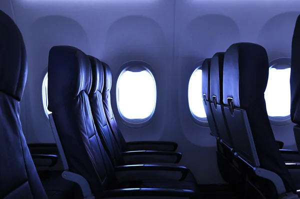 Lege stoelen binnenkant van vliegtuig — Stockfoto