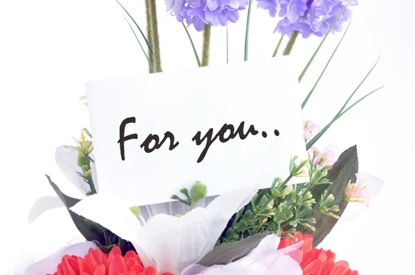 Bouquet of Flowers dengan kartu tag "For you" — Stok Foto