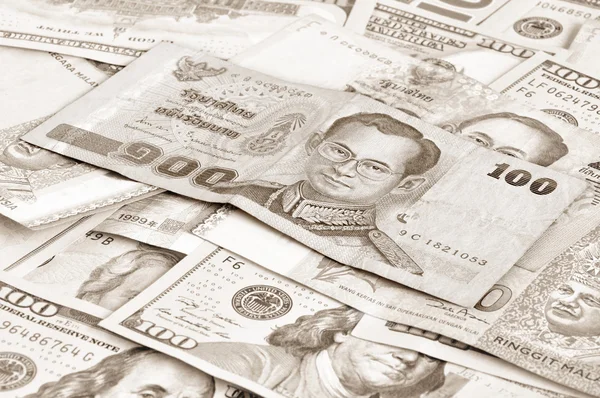 Peníze ve více měnách — Stock fotografie