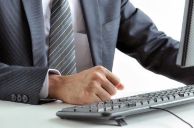 Tablo - kavramlar kızgın, dalgın ve kararlı çalışma yumruğunu kenetlenmesi işadamı