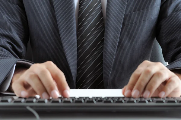 Businessman's hands typing keyboard — Stock Photo, Image