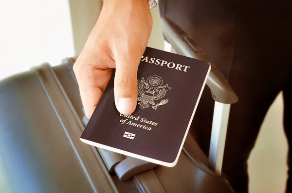 Hand holding U.S. passport — Stock Photo, Image