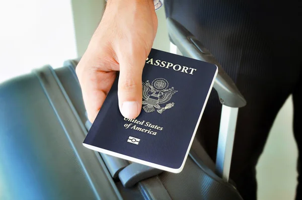 Hand holding U.S. passport — Stock Photo, Image