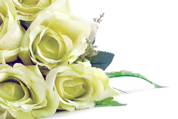 흰색 배경-빈티지 음색에 녹색 장미 꽃다발 — 스톡 사진