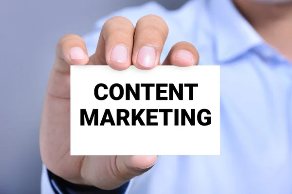 CONTENT MARKETING message on the card shown by a man — Stock Photo, Image