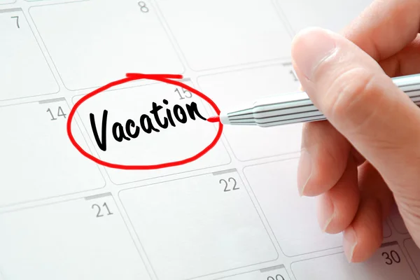 Testo della vacanza sul calendario (o sul pianificatore della scrivania) cerchiato con pennarello rosso — Foto Stock