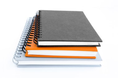 Yığın beyaz arka plan üzerinde izole Notebook (veya copybooks)