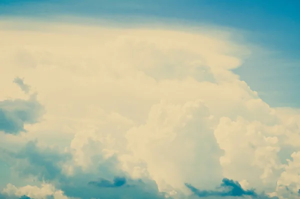 Céu & nuvens como fundo — Fotografia de Stock