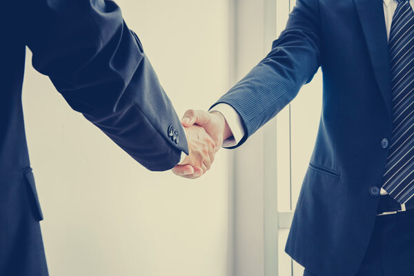 Handshake of businessmen; success, dealing & business partner concepts
