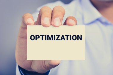 adam tarafından gösterilen kartındaki mesaj