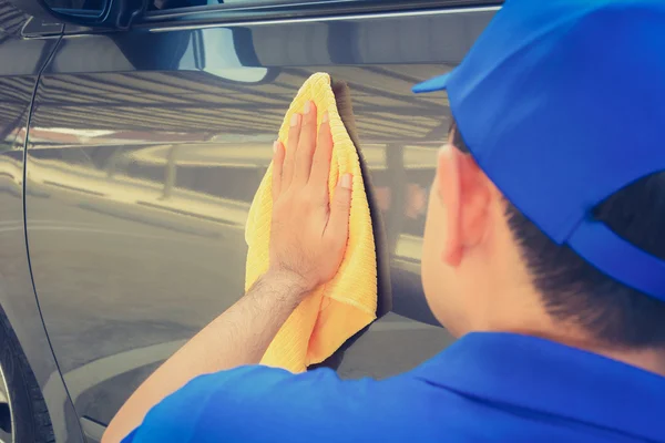 A man polishing car with microfiber cloth, car detailing (or val — Stock Photo, Image