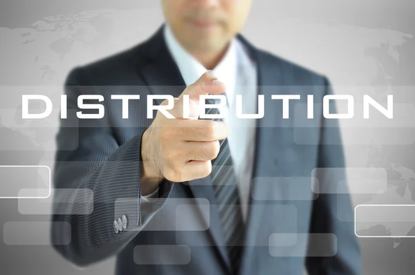 Affärsman pekar Distribution word på virtuella skärmen — Stockfoto