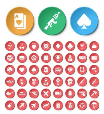48 Evrensel Kumarhane ve Savaş Simgeleri Renkli Düğmeler. İzole Elementler