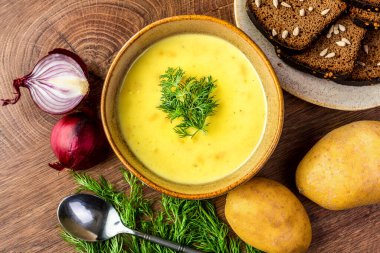 Kil tabakta patates püresi. 