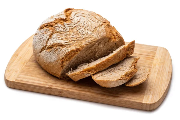 Kırsal yiyecekler. Bir somun ekmek ve dilimlenmiş tahta.