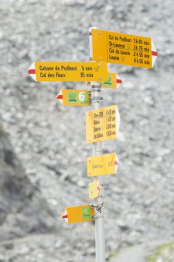 kol de prafleuri ve cabane de prafleuri 'ye İsviçre' de bir yürüyüş yolu imzalayın.