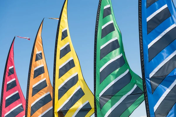 Fem Färgglada Strand Flaggor Närbild Blå Himmel Royaltyfria Stockfoton