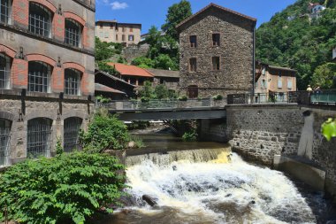 Durolle vadisi boyunca, Thiers 'deki eski kullanılmayan fabrikalar' Fabrikalar Vadisi '