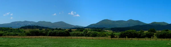 夏天的Sancy Puys链全景 法国奥弗涅 — 图库照片