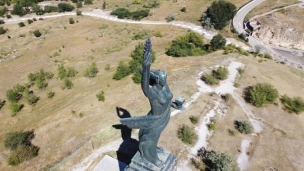 Gyumri著名的亚美尼亚巨大纪念碑的空中景观 — 图库视频影像