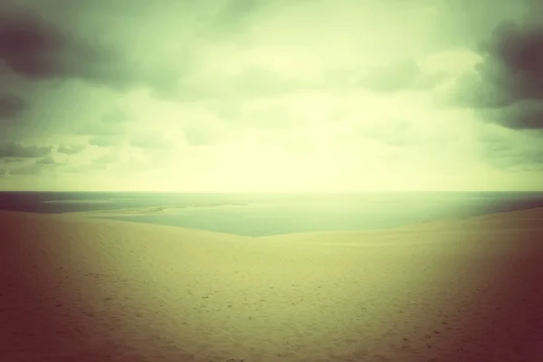 Paisaje brumoso con dunas de arena y mar —  Fotos de Stock