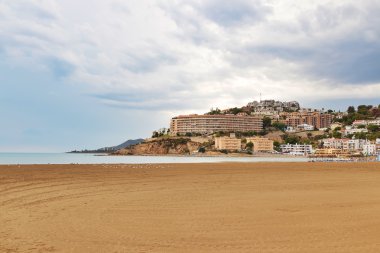 Plaj ve otel Peniscola, İspanya'nın üzerinde göster