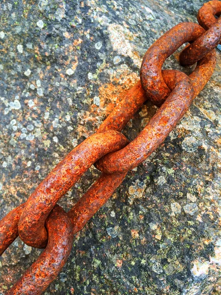 Rusty chain on stone background — Stock Photo, Image