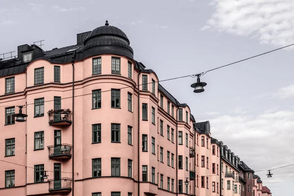 Vacker Rosa Byggnad Molnig Himmel Bakgrund Stockholm Sverige — Stockfoto