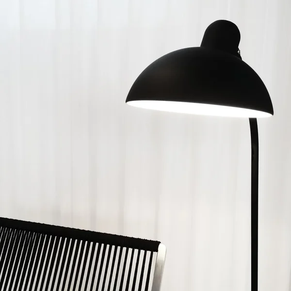 Snygg svart lampa — Stockfoto