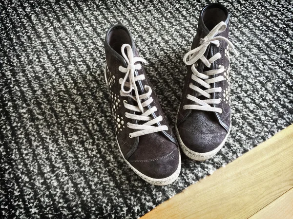 Fashionable shoes on gray striped carpet — Stock Photo, Image