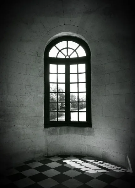 Sunlight coming through the window of an old building — Stock Photo, Image