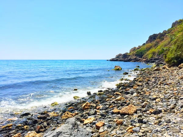 Costa rocciosa del Mar Mediterraneo — Foto Stock