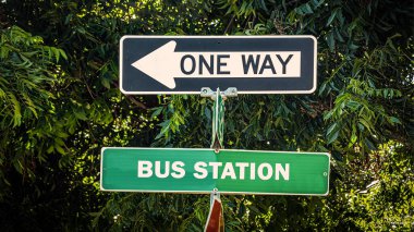 Sokak İşareti Otobüs İstasyonu'na Yön Yolu