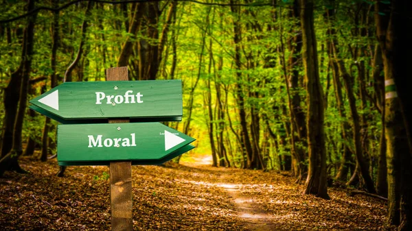 Вуличний Знак Шлях Моралі Проти Прибутку — стокове фото