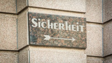 Güvenlik yönünü gösteren Almanca bir işaret levhası..