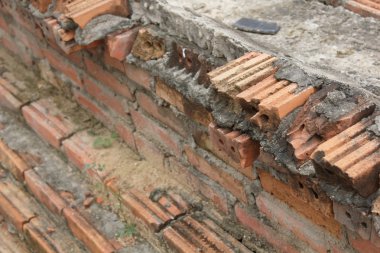 Merdiven tuğla yaptı