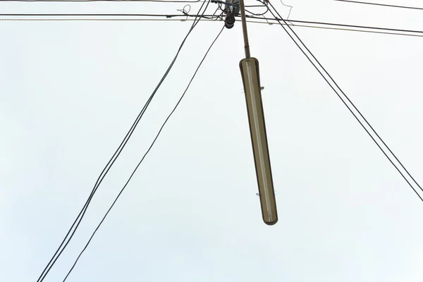 Straatlamp met blauwe lucht — Stockfoto