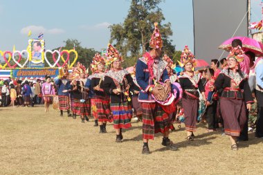 Mahasarakham, Tayland - 20 Aralık: 20,2013 içinde Mahasarakham, Tayland Aralık'ta Tayland geleneğinde geçit töreni