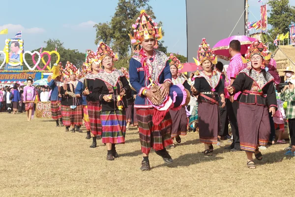 Mahasarakham, Tayland - 20 Aralık: 20,2013 içinde Mahasarakham, Tayland Aralık'ta Tayland geleneğinde geçit töreni