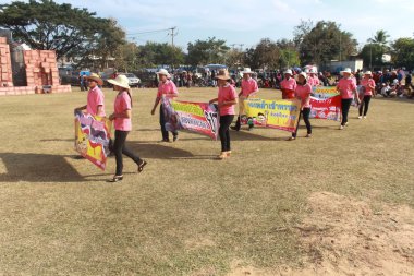 Mahasarakham, Tayland - 20 Aralık: 20,2013 içinde Mahasarakham, Tayland Aralık'ta Tayland geleneğinde geçit töreni