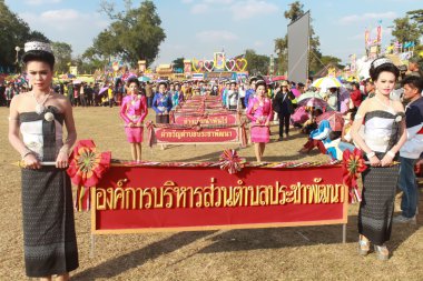 Mahasarakham, Tayland - 20 Aralık: 20,2013 içinde Mahasarakham, Tayland Aralık'ta Tayland geleneğinde geçit töreni